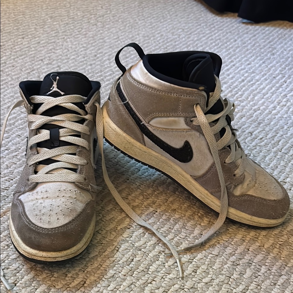 Jordan Kids Sneakers in Gray and Black